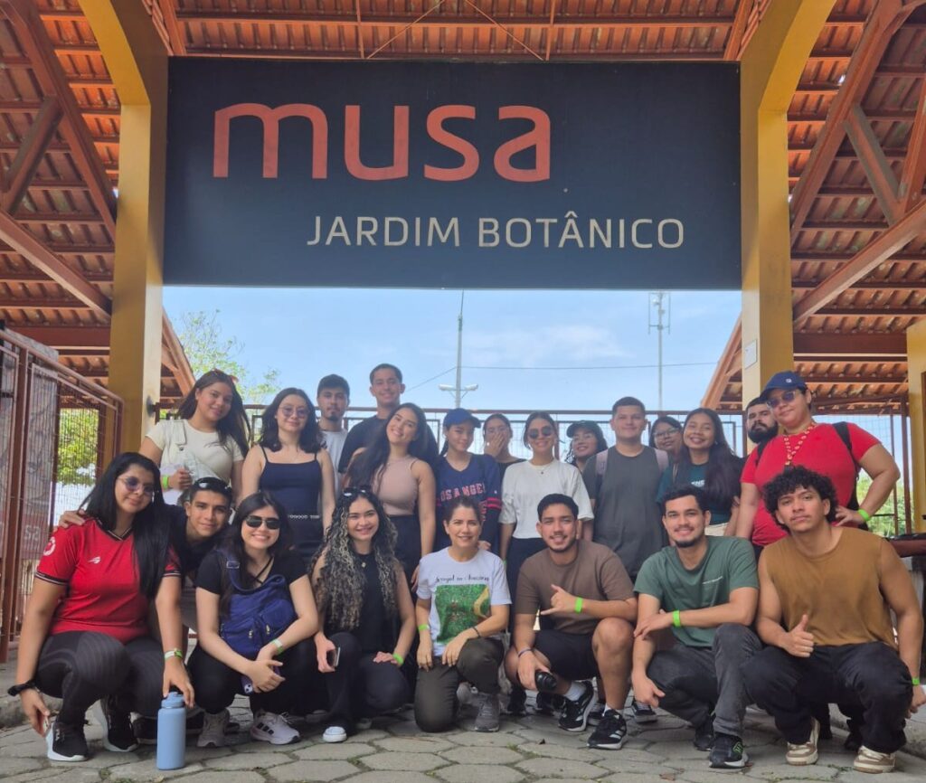 Alunos da ESA/UEA vivenciam experiência sensorial e artística em aula de fotografia no Museu da Amazônia